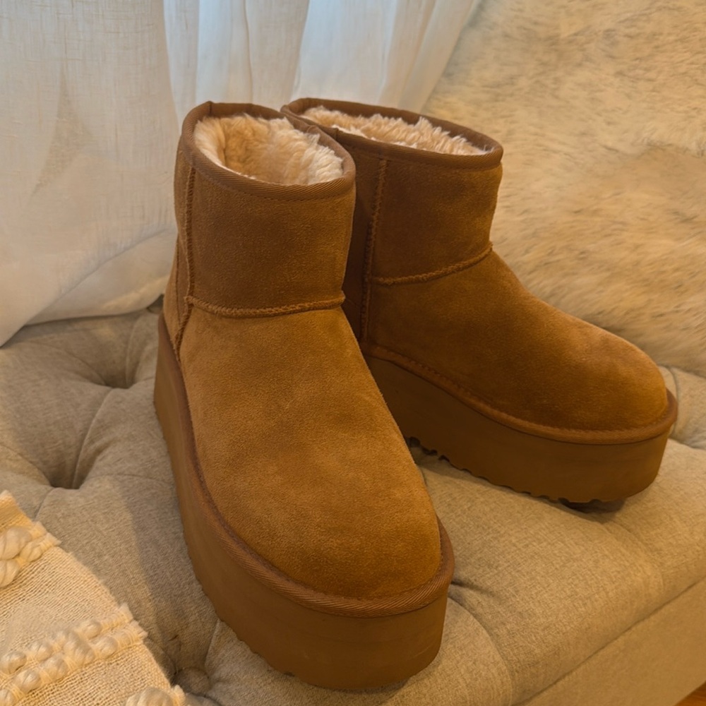 UGG Classic Mini Platform size 9 Chestnut